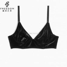 Súper cómodo indio sexy girls nuevo diseño triángulo inalámbrico simple terciopelo bralette sujetador y bragas foto